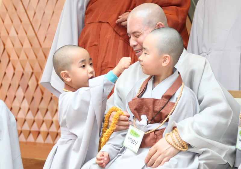 2013.05.07_조계사 동자스님들 예방 (2)